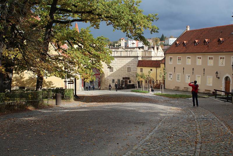 Český Krumlov a zámek už zase zejí neobvyklou prázdnotou.