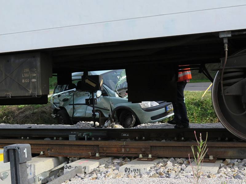 U Kájova se srazil osobní automobil s vlakem.