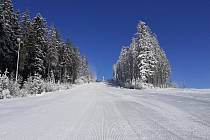 Skiareál Lipno 13. prosince 2022, tři dny před zahájením nové zimní sezóny.