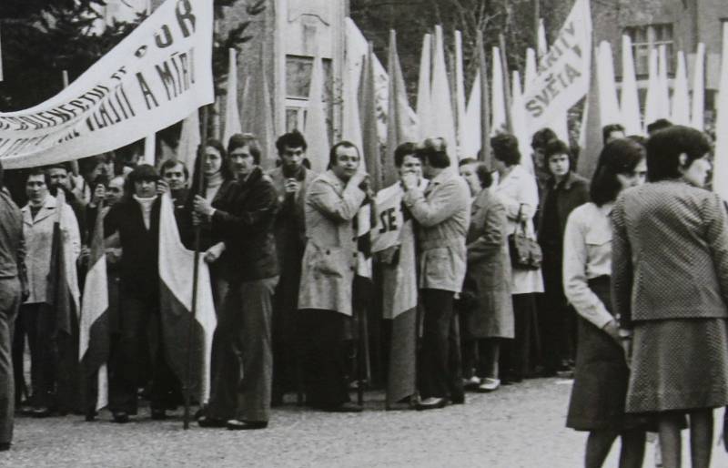 Český Krumlov v 70. letech 20. století. 1. máj 1980.