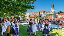 Svatováclavské slavnosti a Mezinárodní folklórní festival roztančily historické jádro Českého Krumlova.