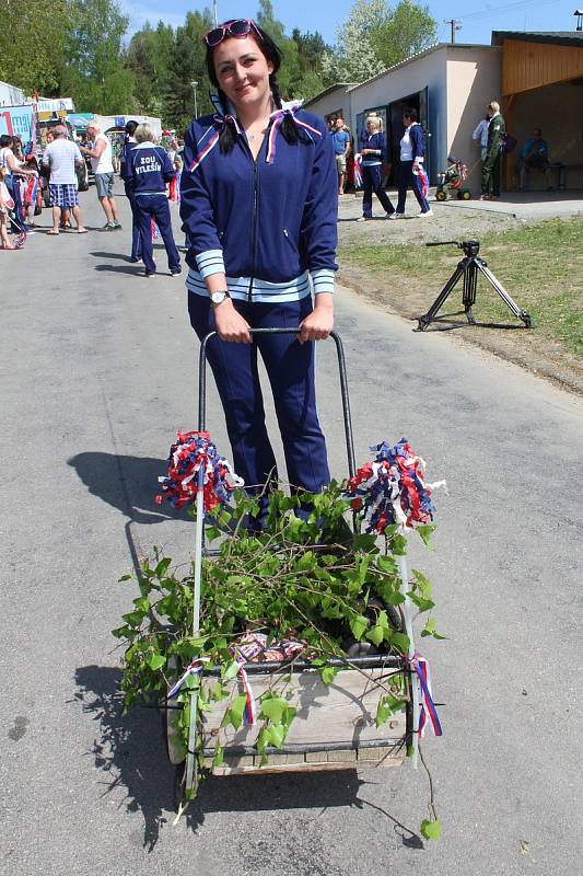 Prvomájový průvod v Rožmitále na Šumavě v roce 2018.