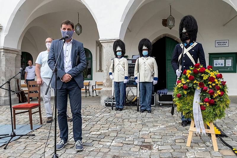 Cestovatelé při jízdě na počest Miloslava Stingla zavítali do Českého Krumlova.