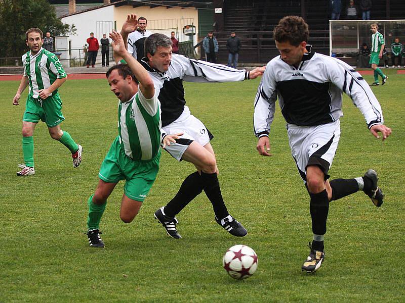 Fotbalové utkání A skupiny oblastní I. B třídy / FK Slavoj Český Krumlov B - FK Dynamo Vyšší Brod 2:0 (0:0).