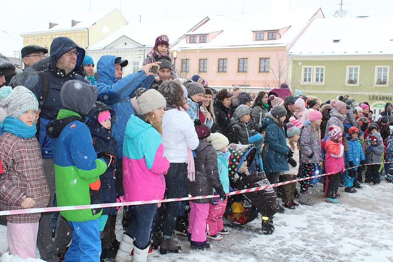 Tři králové se všemi tříkrálovými koledníky v sobotu zahájili charitativní sbírku v Kaplici a okolních obcích a osadách.