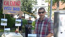 Jaroslav Němec do sebe ve Vyšším Brodě na pouti nasoukal 22 ovocných knedlíků. Vyrovnal tak svůj rekord z předešlého roku.