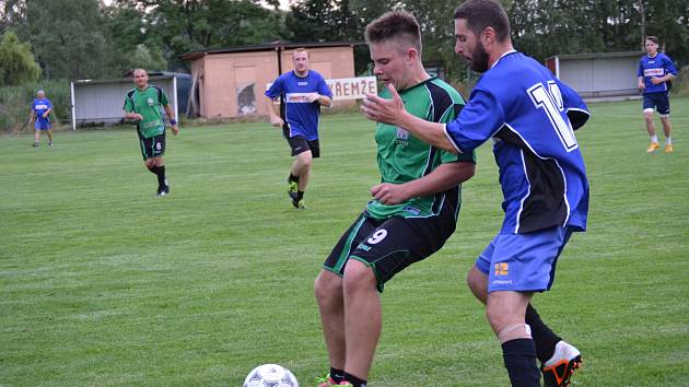 Poslední souboj fotbalistů křemežského Sokola a Slavoje Kynšperk nad Ohří hraný na jihu Čech přinesl jedenáctigólovou přestřelku (4:7) a již tradiční výhru Západočechů.