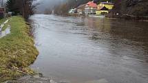 Vltava v Českém Krumlově dosáhla v sobotu dopoledne ke druhému povodňovému stupni.