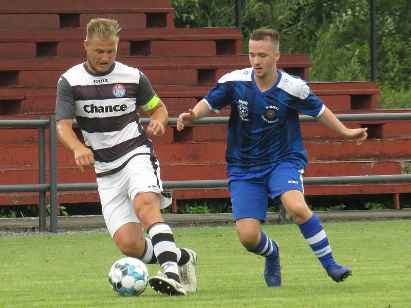 Kapličtí fotbalisté (v černobílém) doma v přípravě podlehli Českému Krumlovu 2:3.