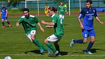 Dohrávka divize A - 23. kolo: FK Slavoj Český Krumlov (zelené dresy) - 1. FC Karlovy Vary 1:1 (1:0), na penalty 5:3.