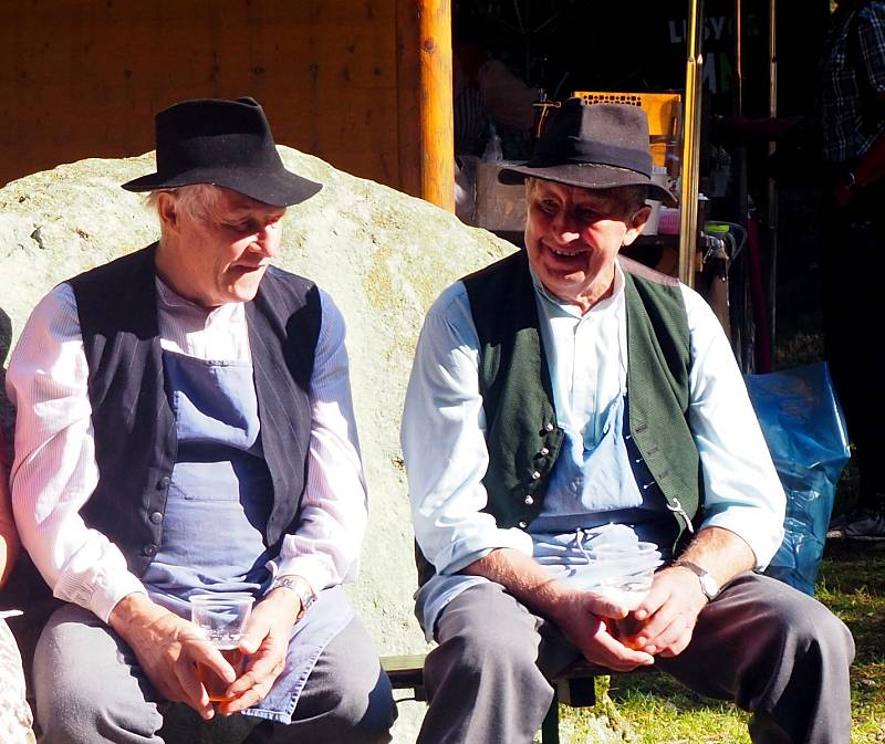 Závěr 21. novodobé plavební sezóny s folklórním souborem Libín S Prachatice.