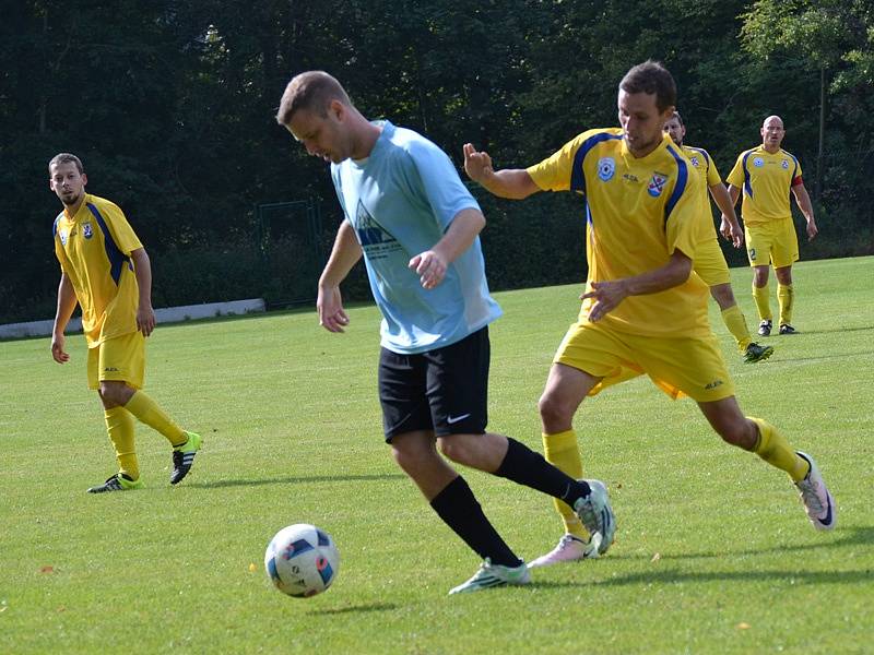 I.B třída (skupina A) - 5. kolo (4. hrané): SK Zlatá Koruna (modré dresy) - Vltavan Loučovice 1:1 (0:1).