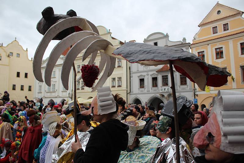 Masopustní průvod v Českém Krumlově se koná v režii Základní umělecké školy.