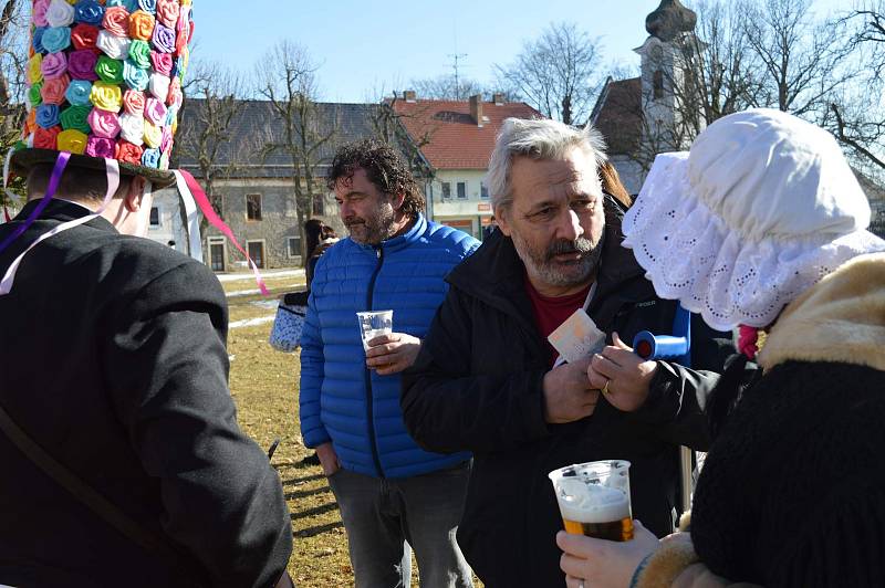 Masopustní průvod v Horním Dvořišti bavil sebe a okolí.