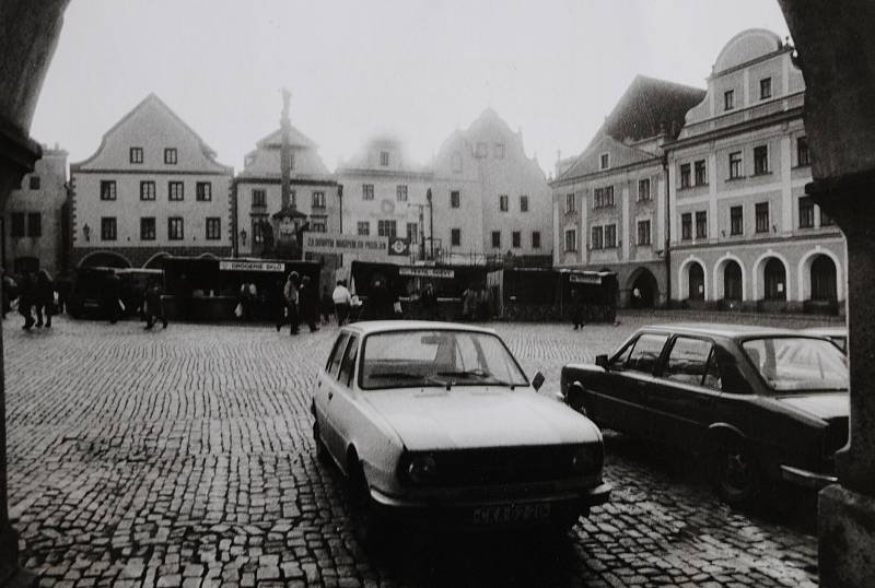 Český Krumlov v roce 1987. Náměstí Klementa Gottwalda.