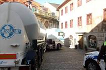 Kamion zablokoval historické centrum Krumlova