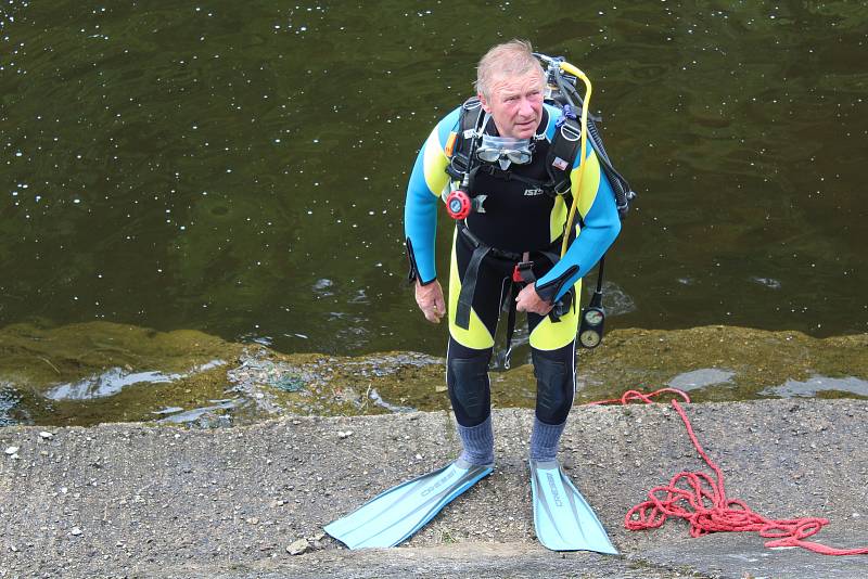 První ročník Aqua pílinku uspořádali členové Sportovního potápěčského klubu Kalmar ve Velešíně.