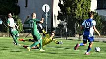 Fotbalisté Olešníku (v modrobílém) v rámci Turnaje přátelství porazili Český Krumlov vysoko 5:1.