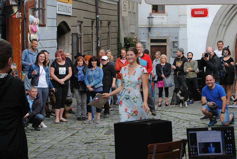 Soukenická žije! Český Krumlov slaví slunovrat.