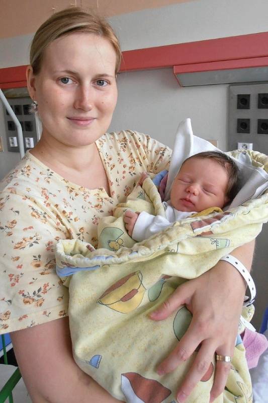 Lucie a Jan Dušákovi jsou šťastnými rodiči prvorozené dcerky Simony Dušákové. Holčička poprvé pohlédla na tento svět ve středu 29. června 2013 v 10 hodin a 57 minut. Po narození měřila 50 cm a vážila 3,14 kg. Své dětství bude Simonka prožívat v Čakově.
