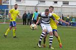 Kapličtí fotbalisté (v bíločerném) podlehli ve Vimperku 1:3.