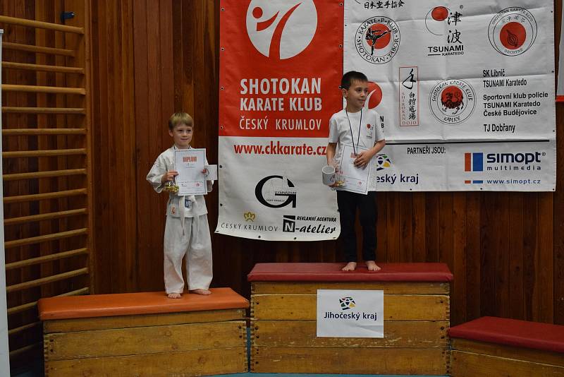 Mikulášský turnaj, poslední z letošní série turnajů Jihočeského svazu japonského karate, pořádal českokrumlovský Shotokan karate klub.