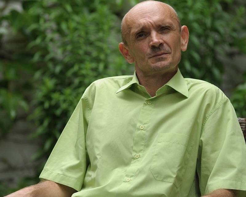 Jaroslav Větrovský (54) bez PP, JIH 12, učitel, starosta Mladé Vožice, senátor