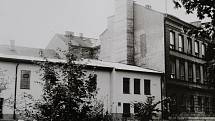 Český Krumlov v roce 1987. Bloková kotelna u základní školy ve Švermově ulici.