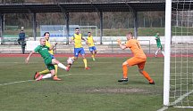 Fotbalová divize: Slavoj Český Krumlov - SENCO Doubravka 1:2 (0:1).