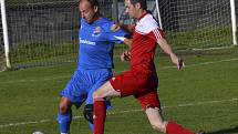 I. B třída (skupina A) - 9. kolo (10. hrané): Sokol Křemže (v červeném) - FC Šumava Frymburk 0:3 (0:1).