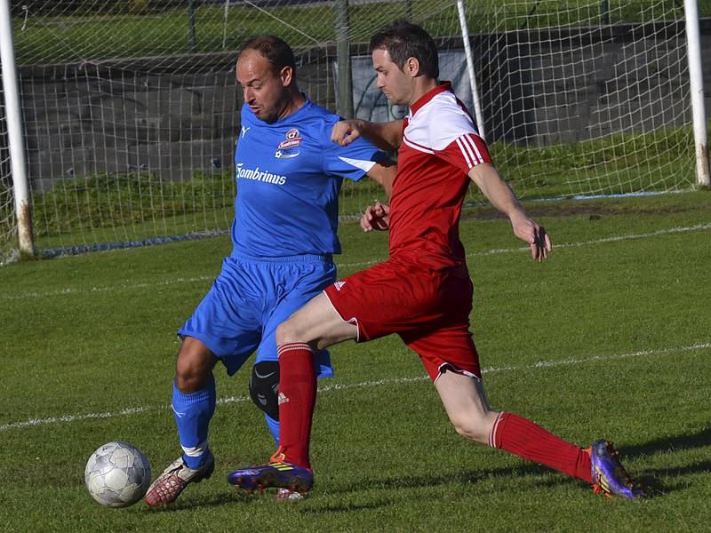 I. B třída (skupina A) - 9. kolo (10. hrané): Sokol Křemže (v červeném) - FC Šumava Frymburk 0:3 (0:1).