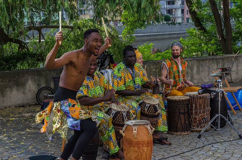 Soubor Ghana Dance Ensemble v Písku