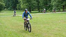 Sedmý ročník triatlonu Železný adiktolog se konal v zámeckém parku v Červeném Dvoře.