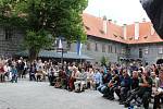 Koncert Jazzbandu Schwarzenberské gardy na nádvoří zámku Český Krumlov.