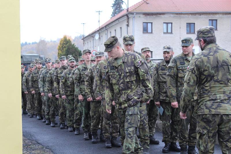 V Polné na Šumavě volilo několik stovek vojáků.