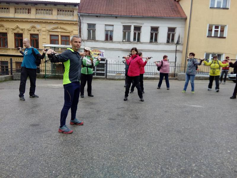 Navzdory tomu, že dopoledne lilo, se pochodu účastnilo zhruba 60 lidí. Počasí je odměnilo - odpoledne pršet přestalo, takže si pochod skvěle užili.