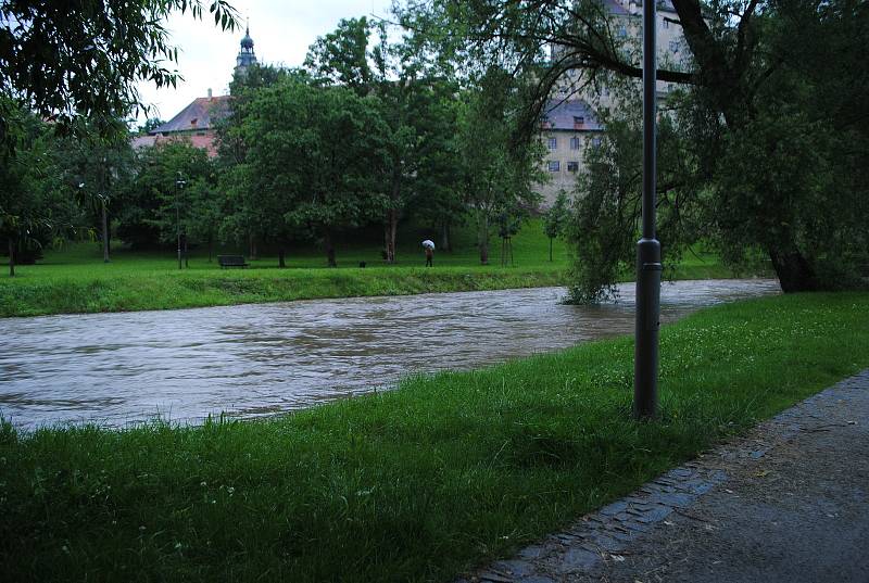 Polečnice znovu zahrozila, ke druhému povodňovému stupni jí v Českém Krumlově chybělo 6 centimetrů.