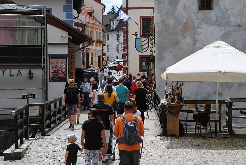 Český Krumlov o prodlouženém červencovém víkendu.