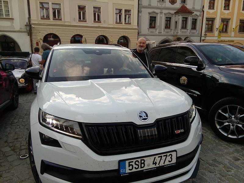 Cestovatelé se při vzpomínkové jízdě na počest Miloslava Stingla zastavili v Českém Krumlově.