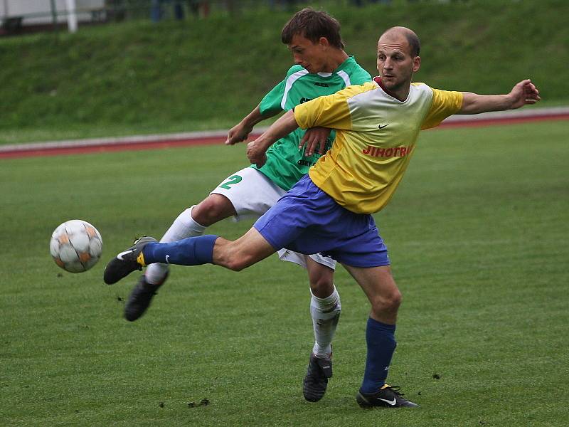 Fotbalové utkání A skupiny oblastní I. B třídy / FK Slavoj Český Krumlov B - Sokol Křemže 4:1.