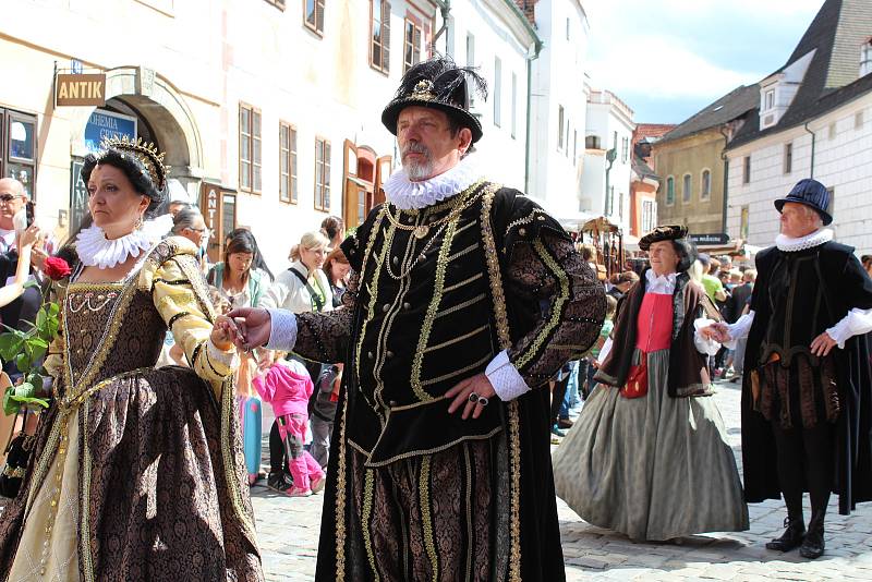 Skvostnou podívanou poskytl hlavní sobotní průvod Slavností pětilisté růže v Českém Krumlově.