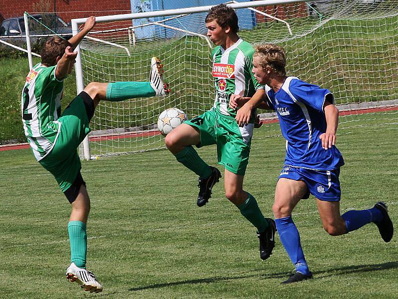 Fotbalové utkání A skupiny divize staršího dorostu / FK Slavoj Český Krumlov - SK Motorlet Praha B 0:2 (0:0).