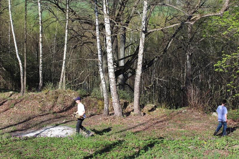 Kájovský spolek Radost pro všechny svolal na sobotu jarní brigádu k boletickému kostelu sv. Mikuláše.