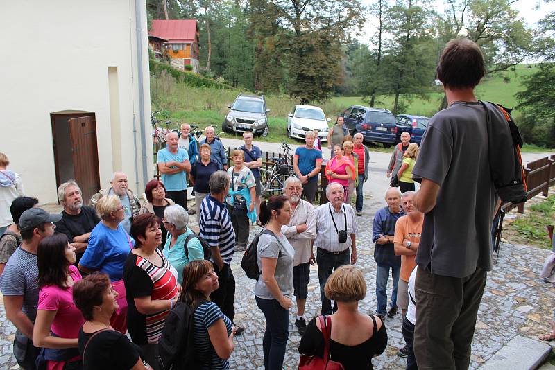 Čtvrteční prohlídka Holubovského mlýna přilákala zástupy lidí.