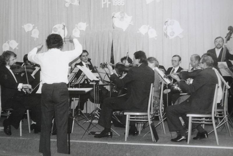 Zimní koncert LŠU v Okresním vlastivědném muzeu. 27. prosince 1984.