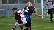 I.A třída (skupina B) - 21. kolo: FC Velešín (modročerné dresy) - SK Větřní 3:1 (0:0).