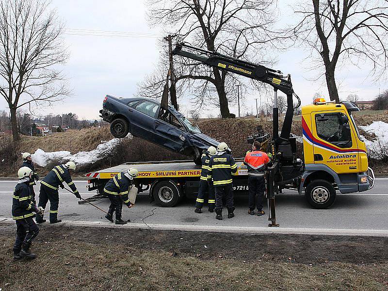 Vážná dopravní nehoda osobního automobilu u Velešína.