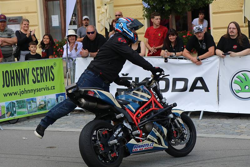 Grand Prix Kaplice otevřel motocyklový kaskadér Martin Krátký který předvedl své mistrovství v sedle Yamahy a MZ.