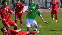 Fortuna Divize A - 25. kolo: FK Slavoj Český Krumlov (zelené dresy) - SK Klatovy 2:1 (1:0).