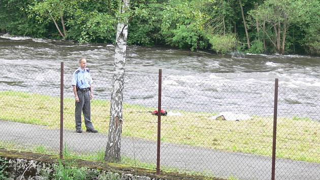 U Herbertova na Vyšebrodsku dnes zemřeli dva vodáci.